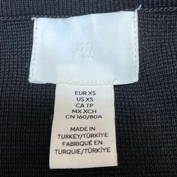 H&M Womens Black Beaded Pearl Buttons Long Sleeve Cardigan Sweater Top Size XS - Picture 4 of 5